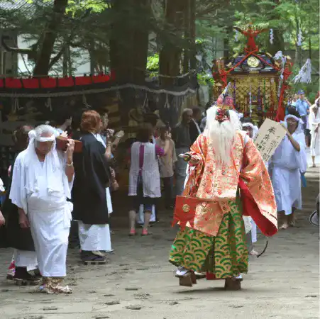 湯西川温泉の伝統行事「湯殿山神社祭礼」の神輿行列